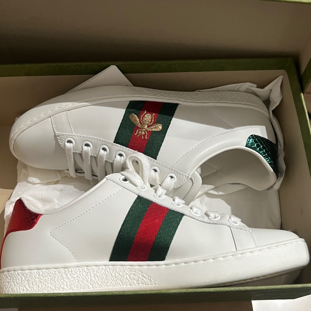 Gucci White Leather Sneakers with 🐝 & Green/Red Stripe